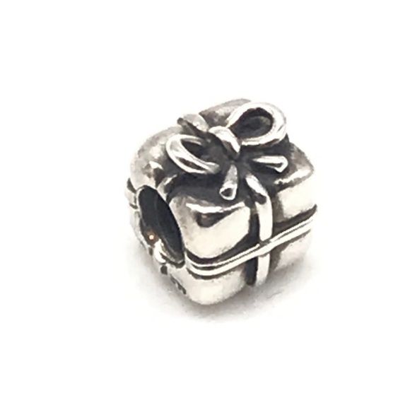 Pandora Gift Box Retired Charm - Picture 1 of 3